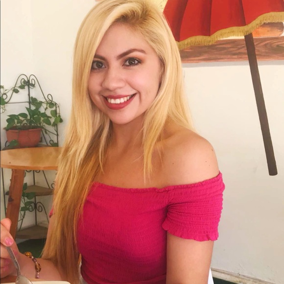 Meet your Posher, Rosio - Picture 1 of 1